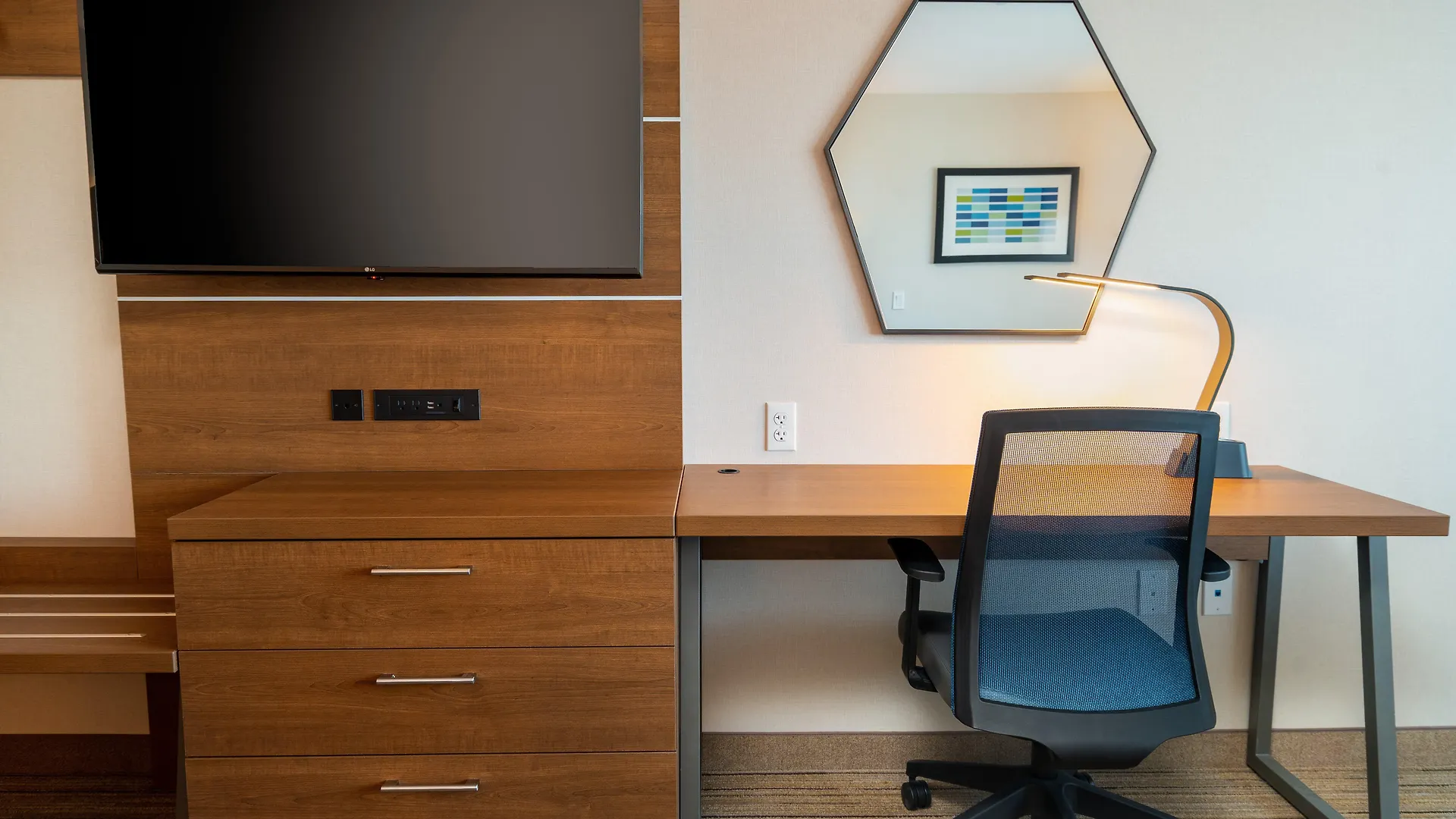 Holiday Inn Express & Suites - Las Vegas - E Tropicana By Ihg
